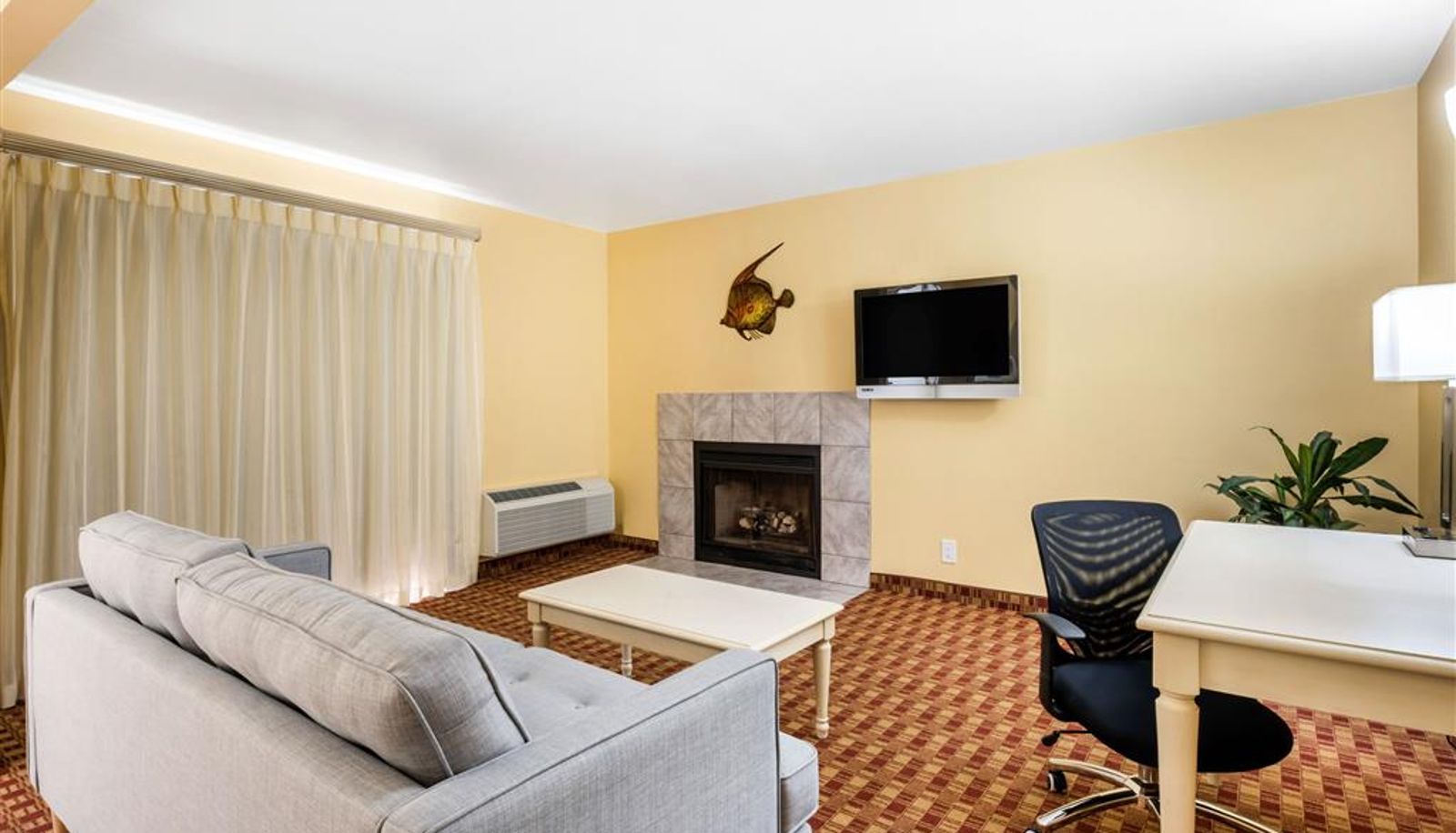 Room - Quality Inn & Suites Capitola By the Sea