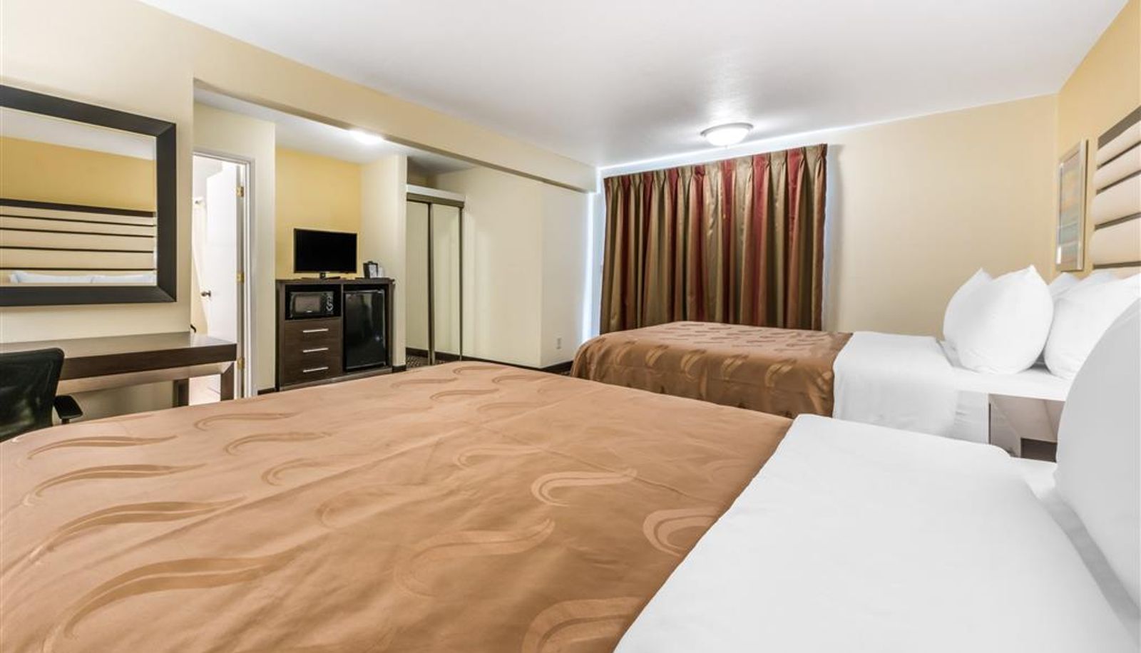 Room - Quality Inn & Suites Capitola By the Sea