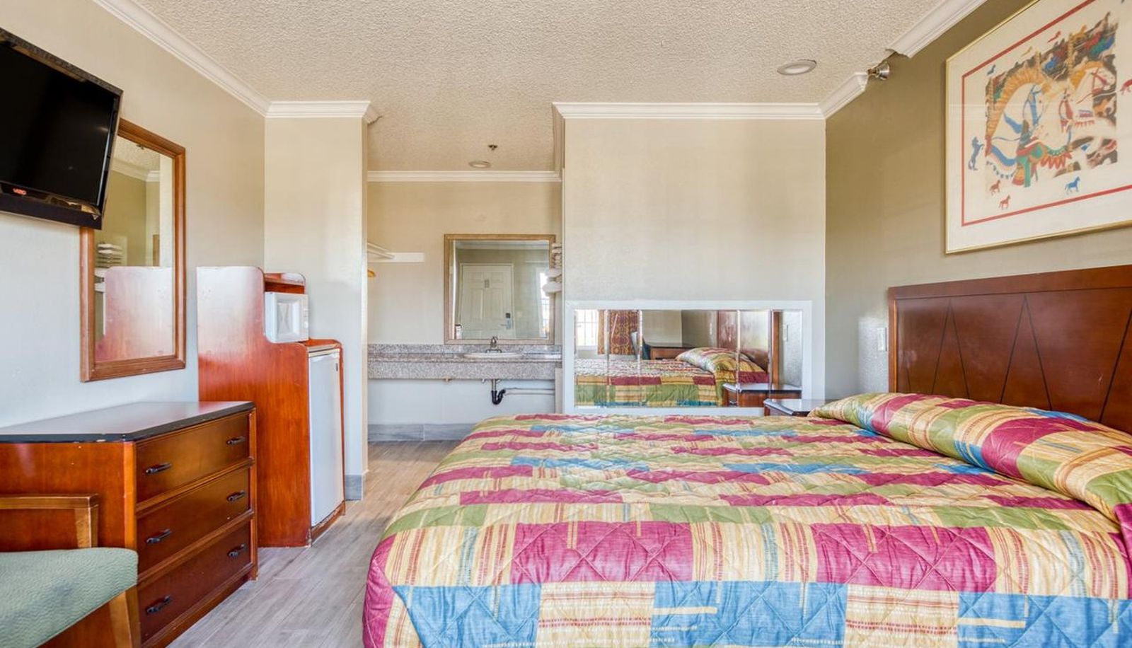Room - Passport Inn & Suites Corona