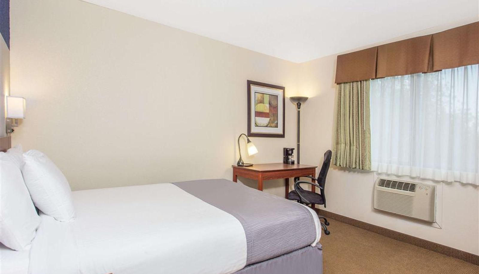 Camera - Baymont by Wyndham Dubuque