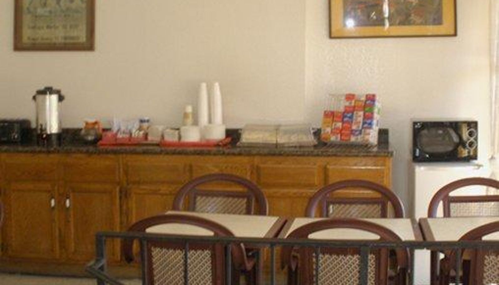 Hall - Garden Inn and Suites
