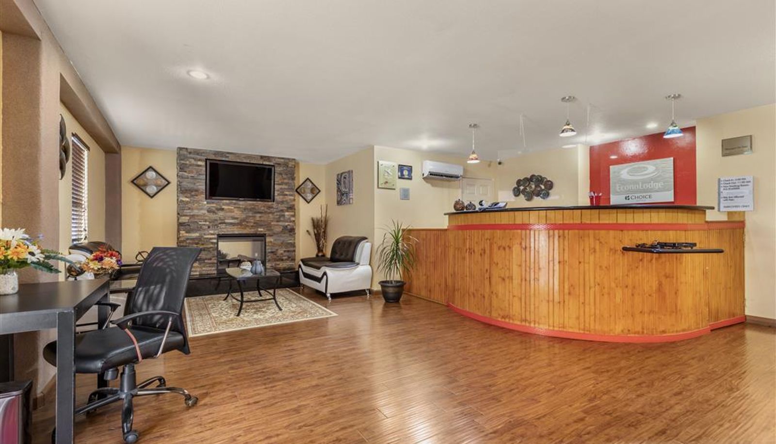Hall - Econo Lodge Junction