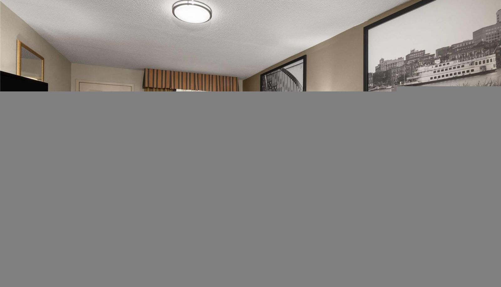 Room - Super 8 by Wyndham Macon West