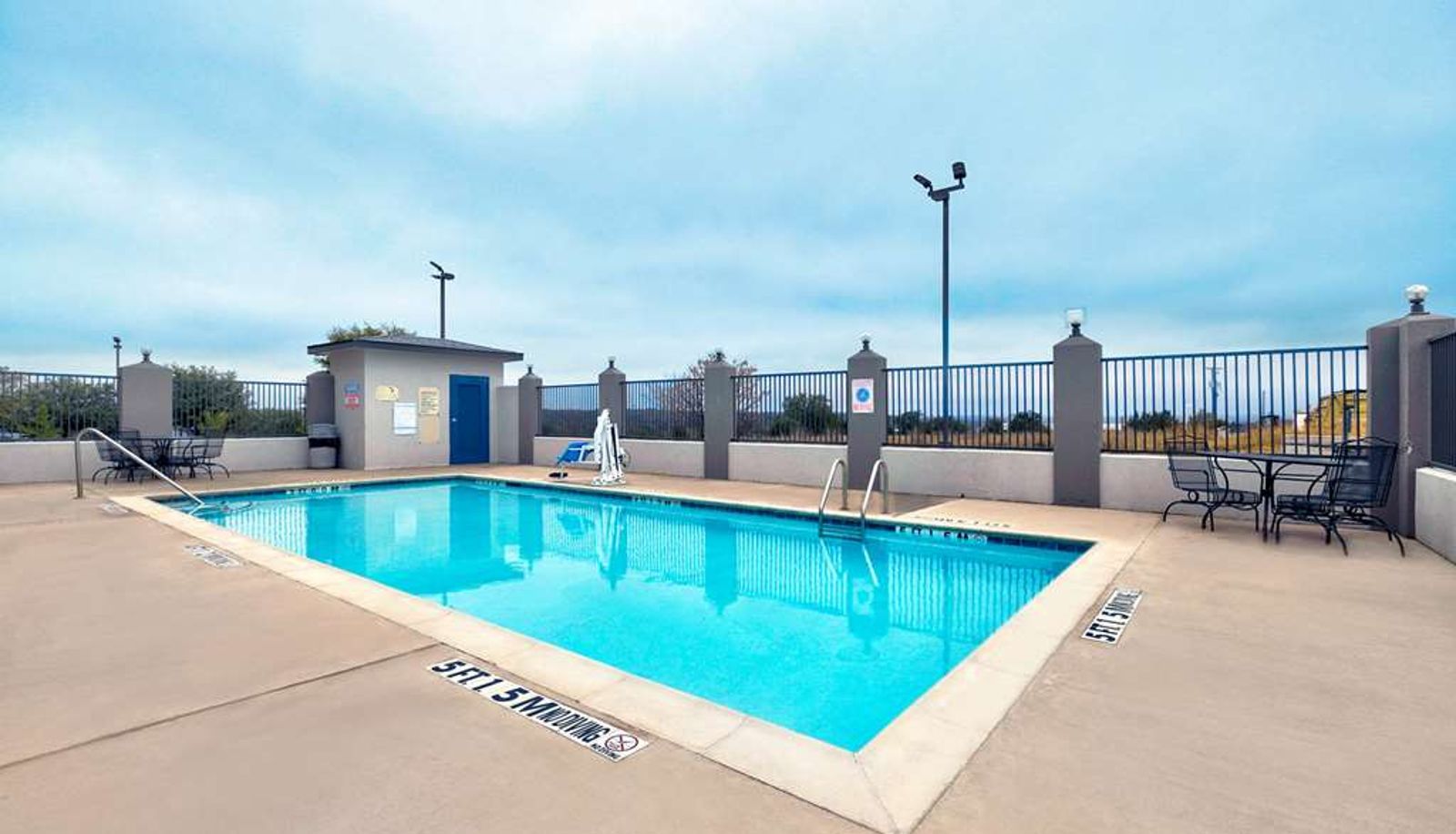 Pool - MOTEL 6 MARBLE FALLS