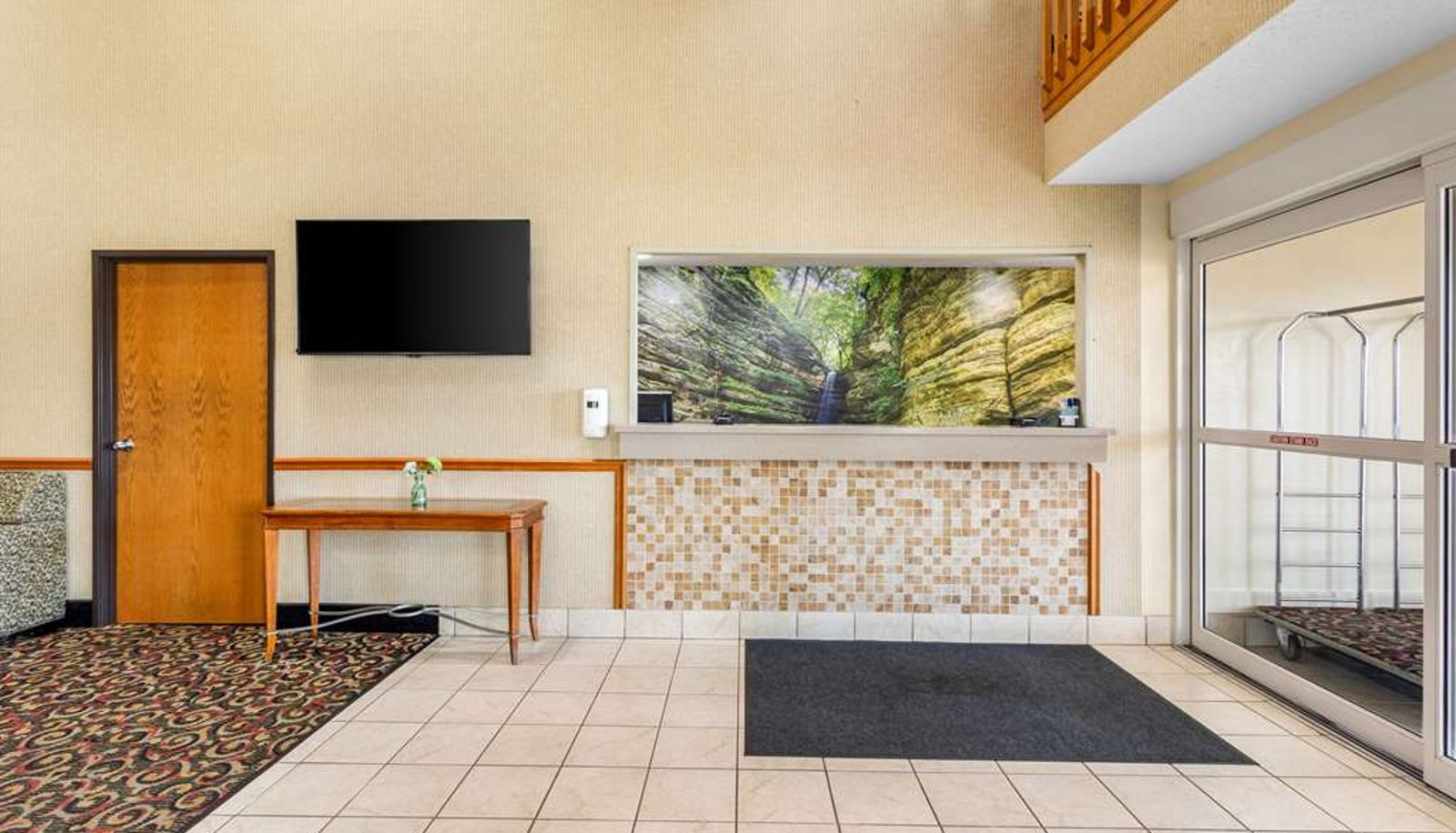 Hall - Best Western Oglesby Inn