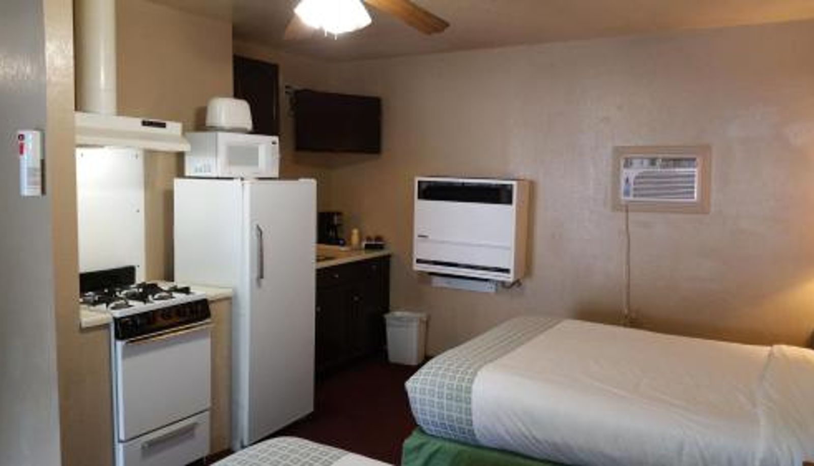 Zimmer - El Dorado Motel