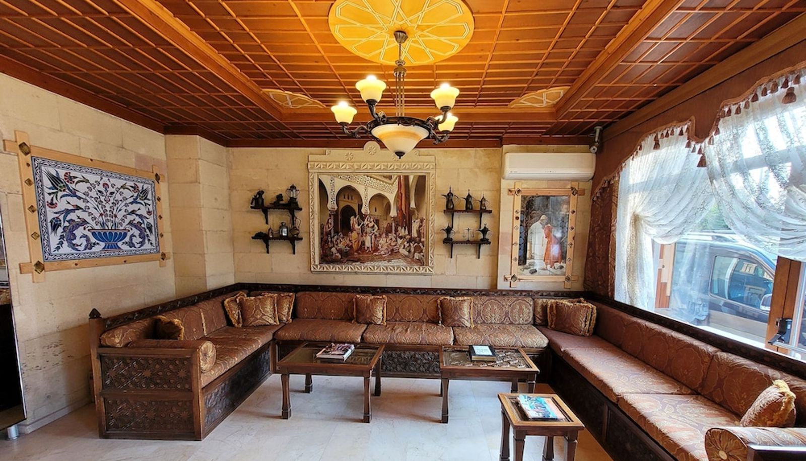 Hall - Saruhan Hotel