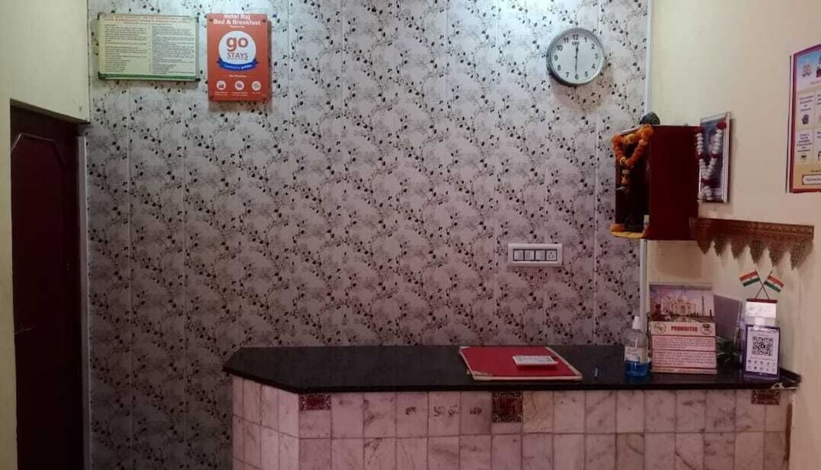 Recepcja - Hotel Raj Bed & Breakfast