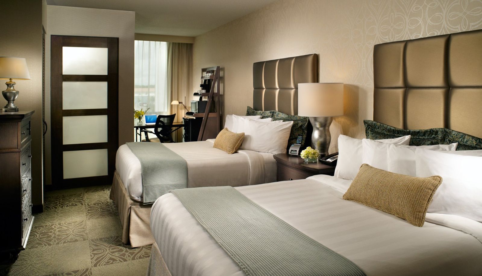 Zimmer - Crowne Plaza CHARLESTON AIRPORT - CONV CTR by IHG
