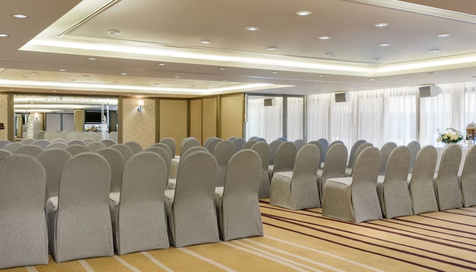 Meeting room - The Royal Pacific Hotel Towers