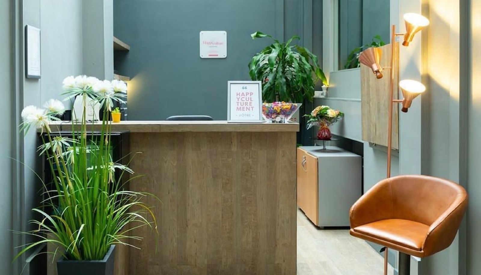 Reception - Hôtel Stanley Ex-Cœur de City by HappyCulture