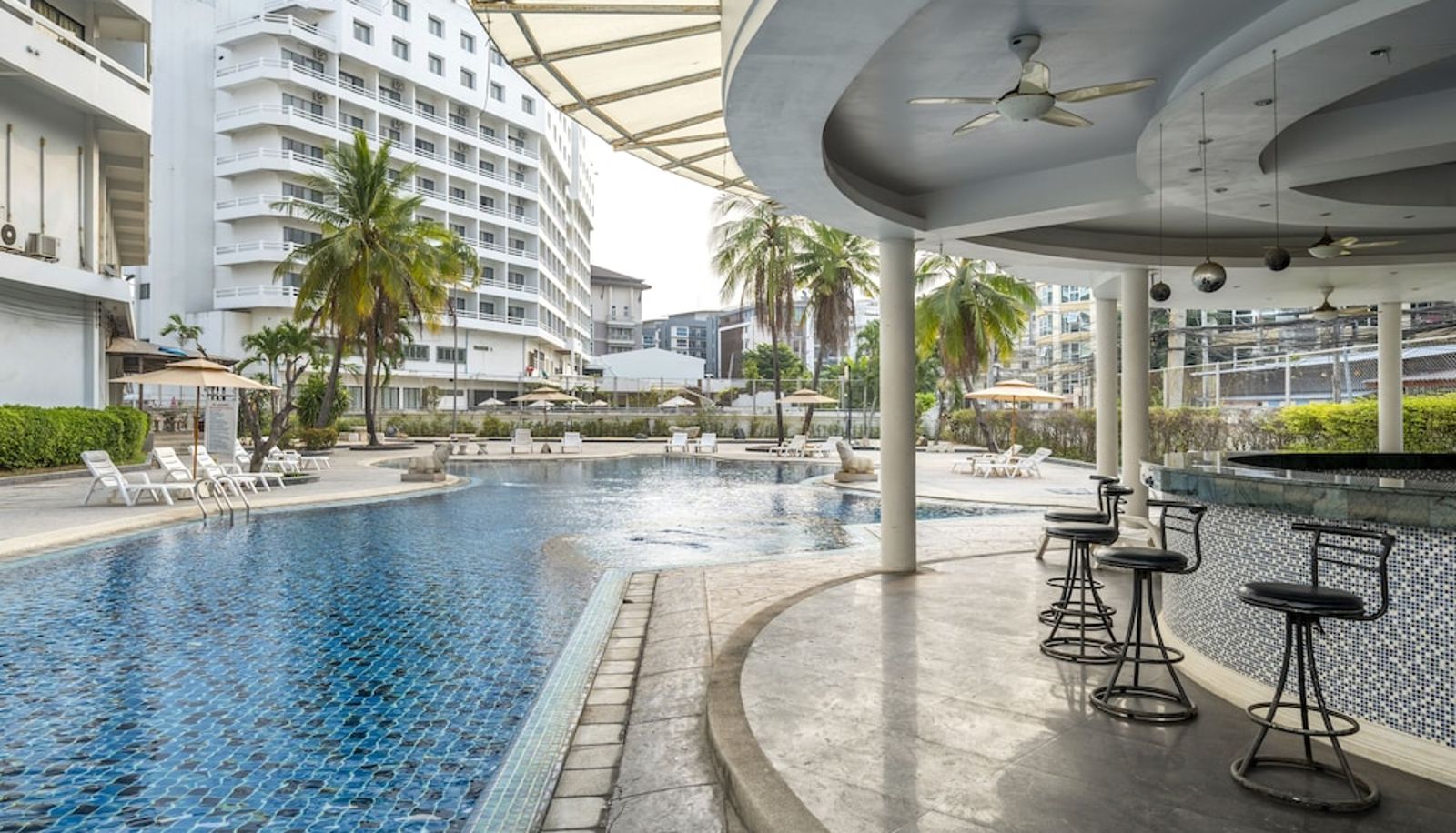 Piscina - Welcome Plaza Hotel