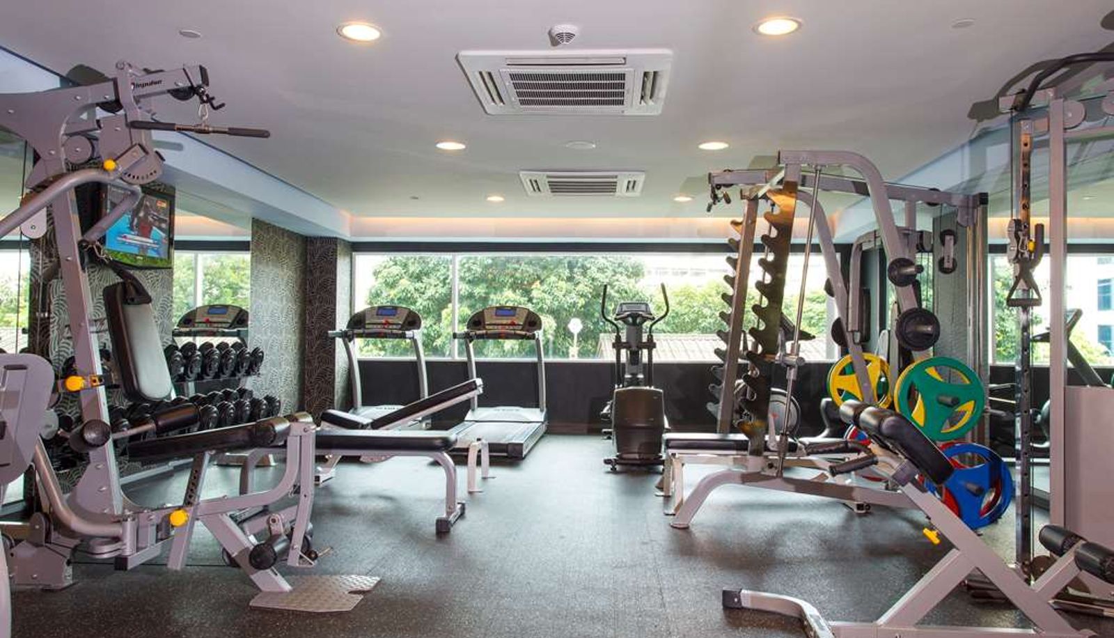 Wellness- und Fitnessbereich - Golden Tulip Mandison Suites