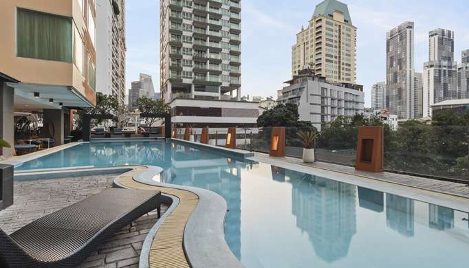 Pool - Golden Tulip Mandison Suites