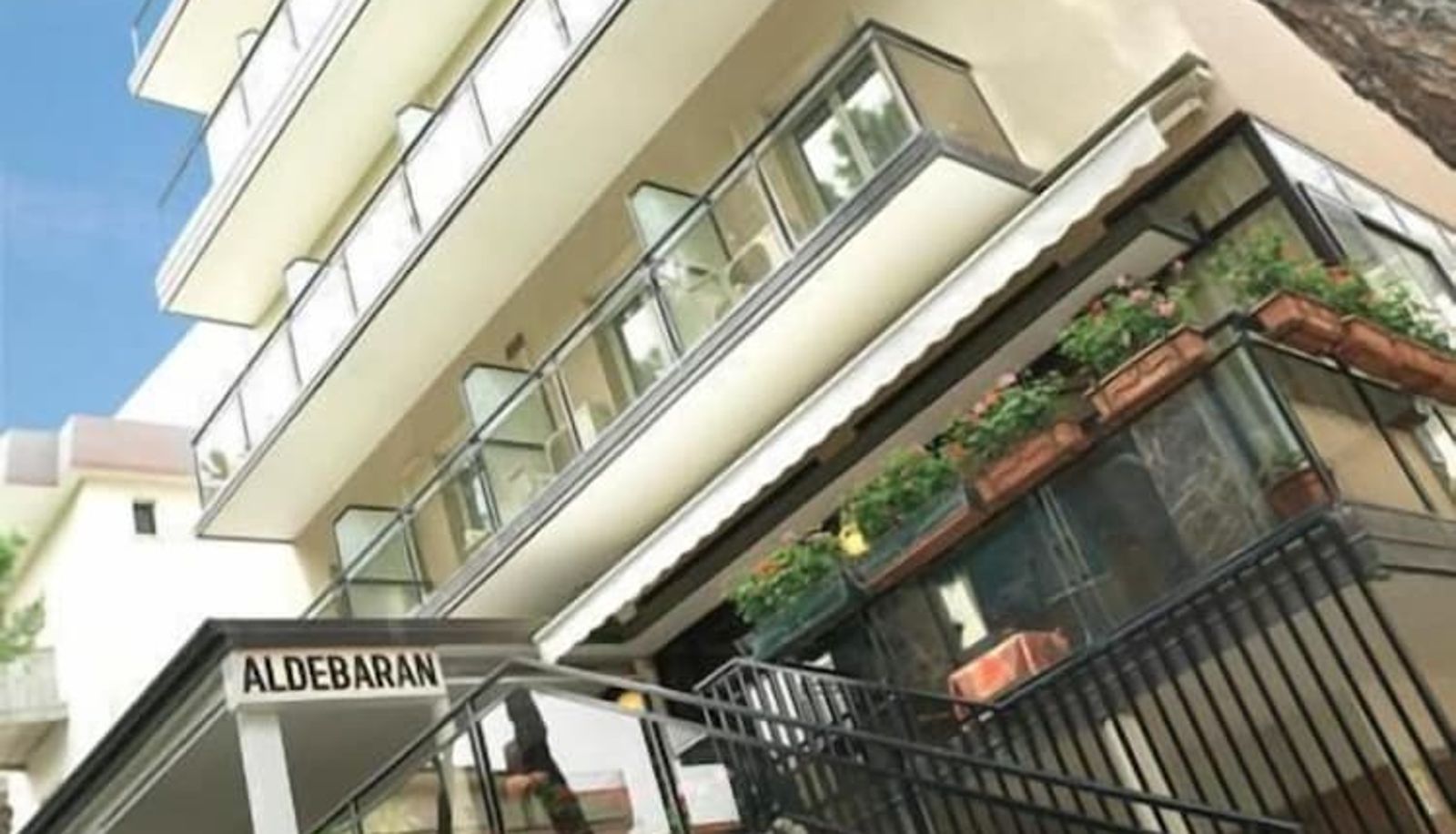 Zewnętrzna część hotelu - Aldebaran