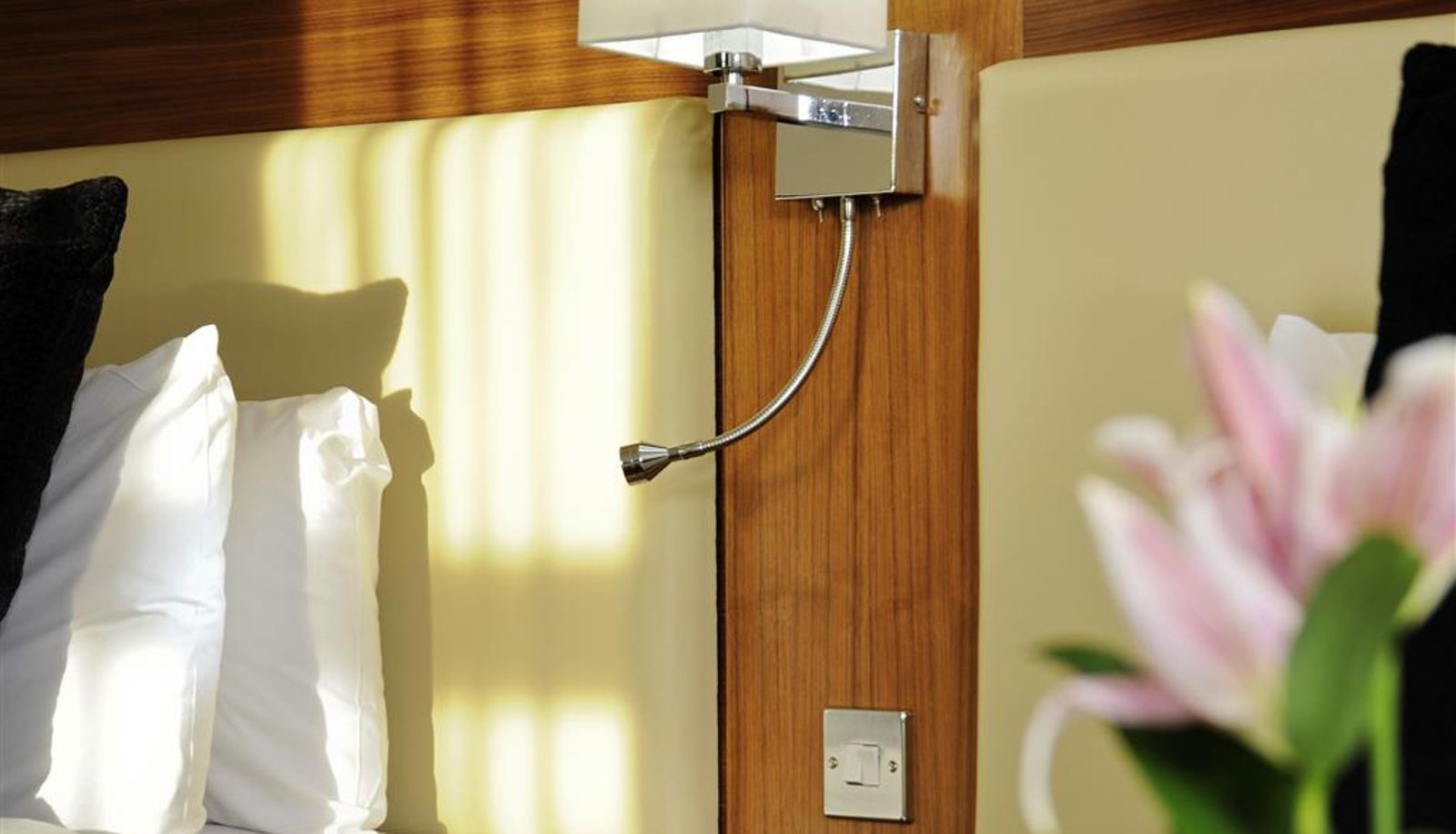 Room - LONDON BLOOMSBURY SQUARE HOTEL by IHG