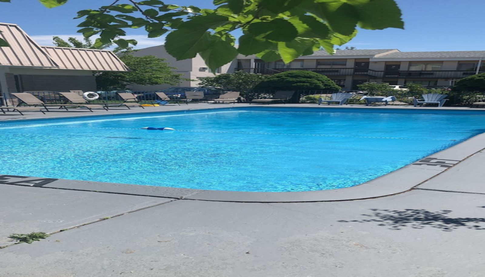 Pool - Niagara Lodge & Suites