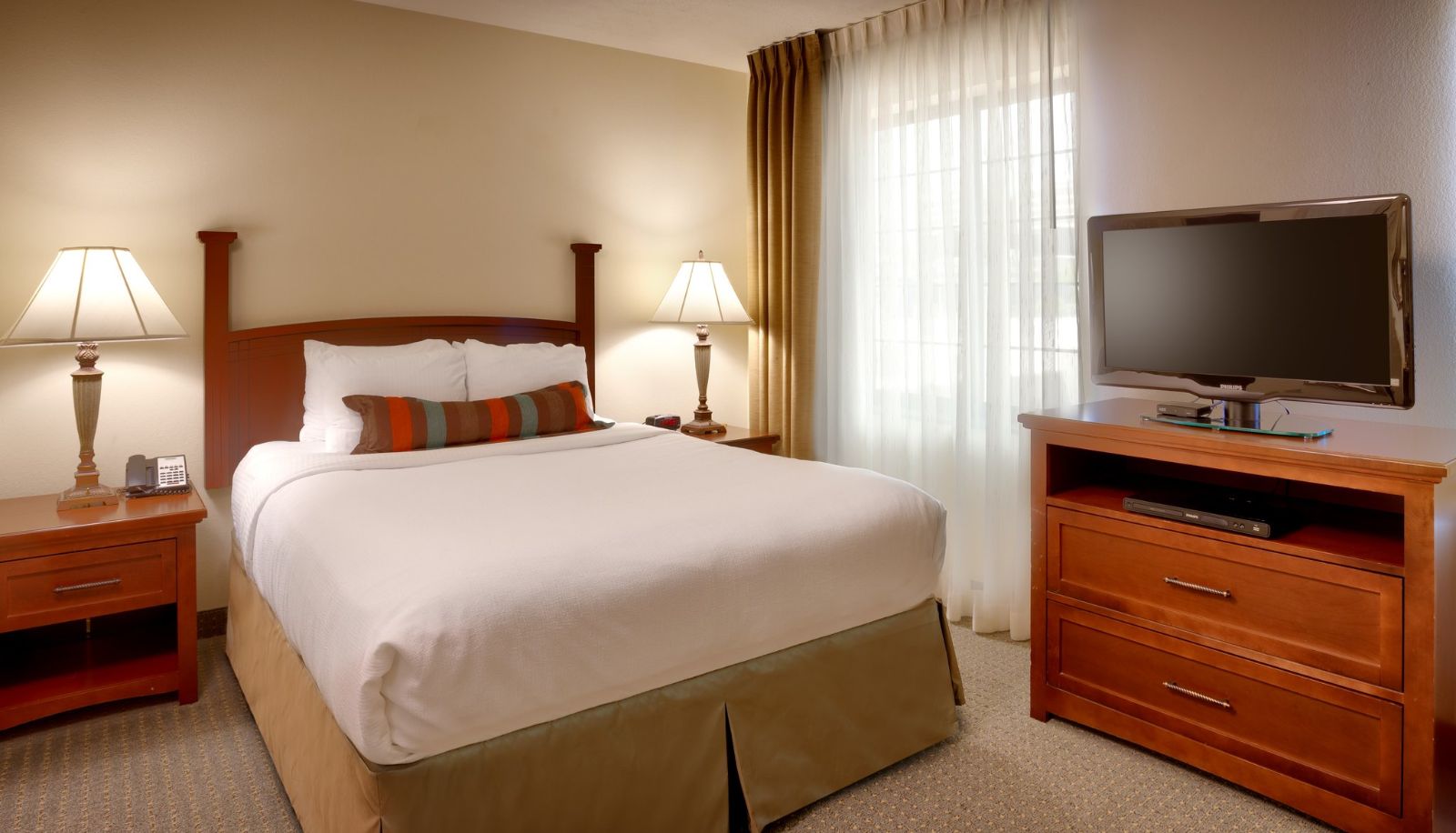 Zimmer - Staybridge Suites OMAHA 80TH AND DODGE by IHG