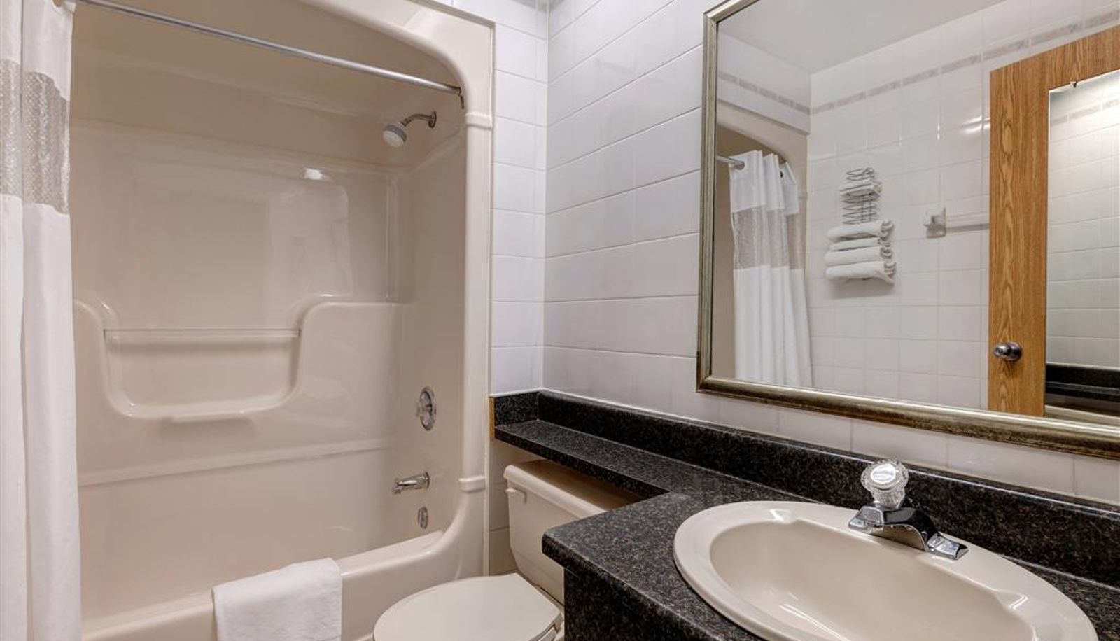 Habitación - Days Inn by Wyndham Niagara Falls Near The Falls