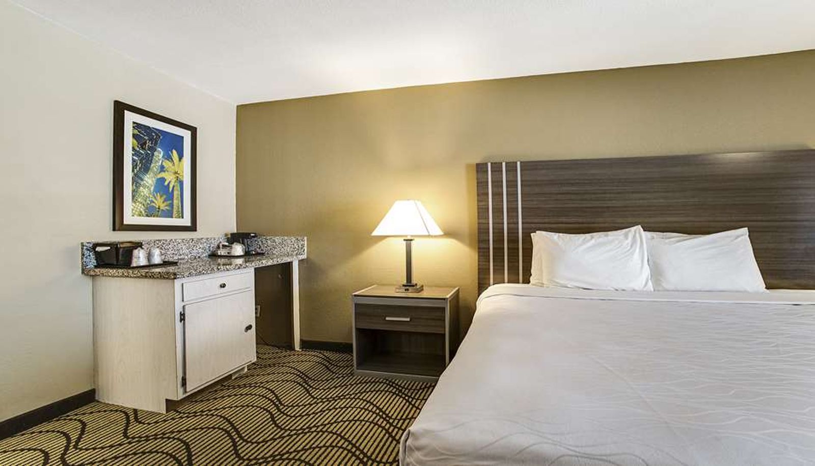 Room - SureStay Plus by Best Western Sacramento North