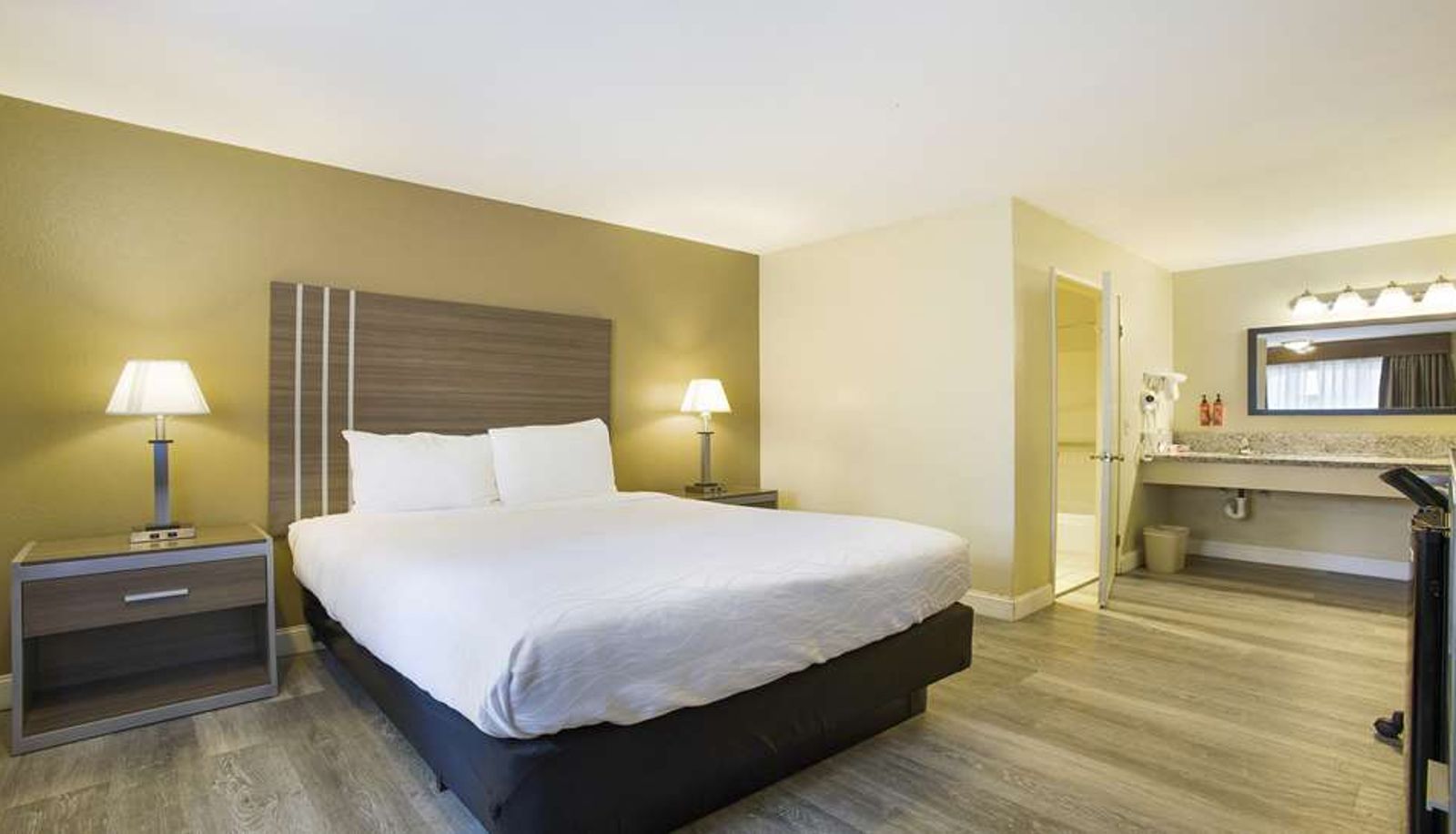 Room - SureStay Plus by Best Western Sacramento North