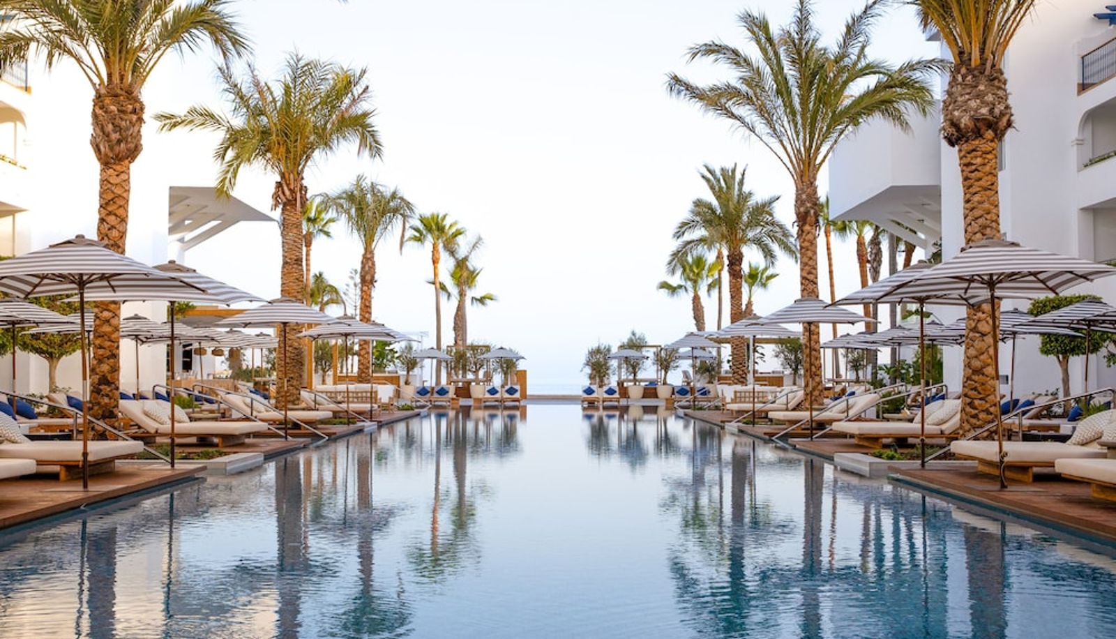 Piscina - METT Marbella Estepona