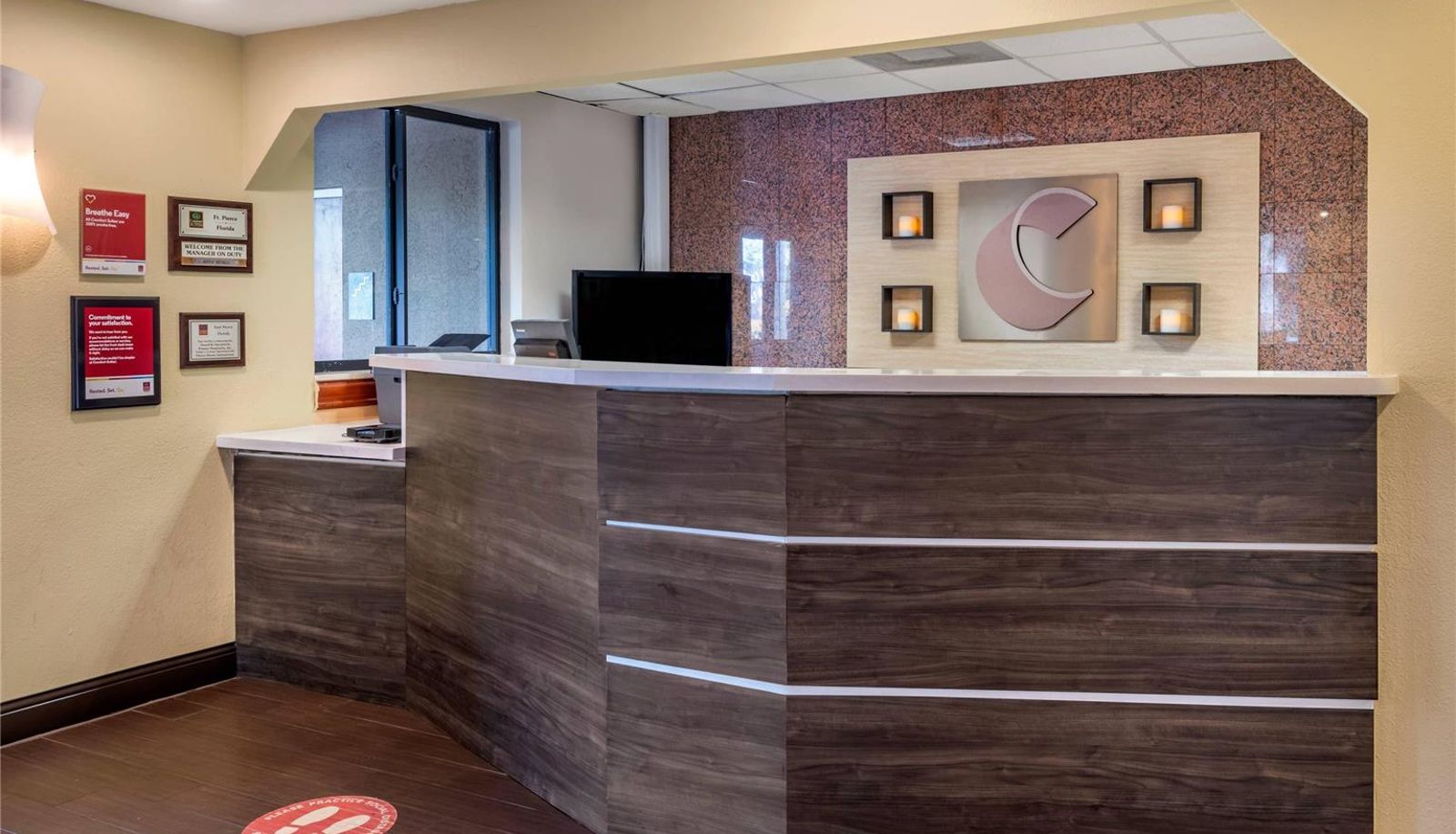 Hal - Comfort Suites Fort Pierce I-95