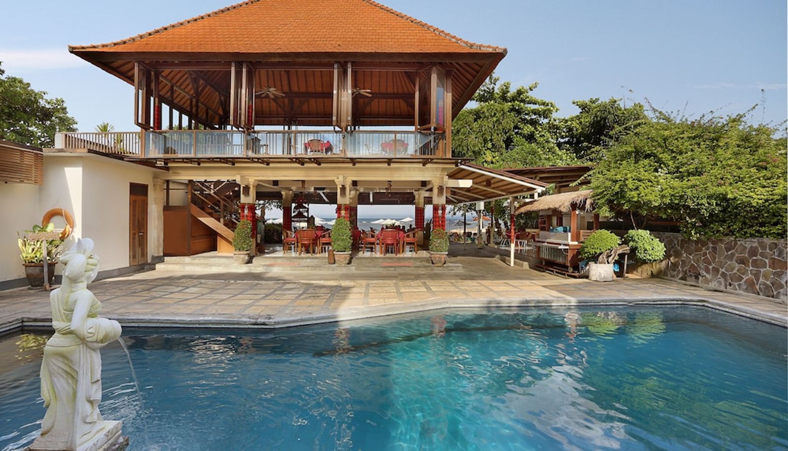 Piscina - Respati Beach Hotel