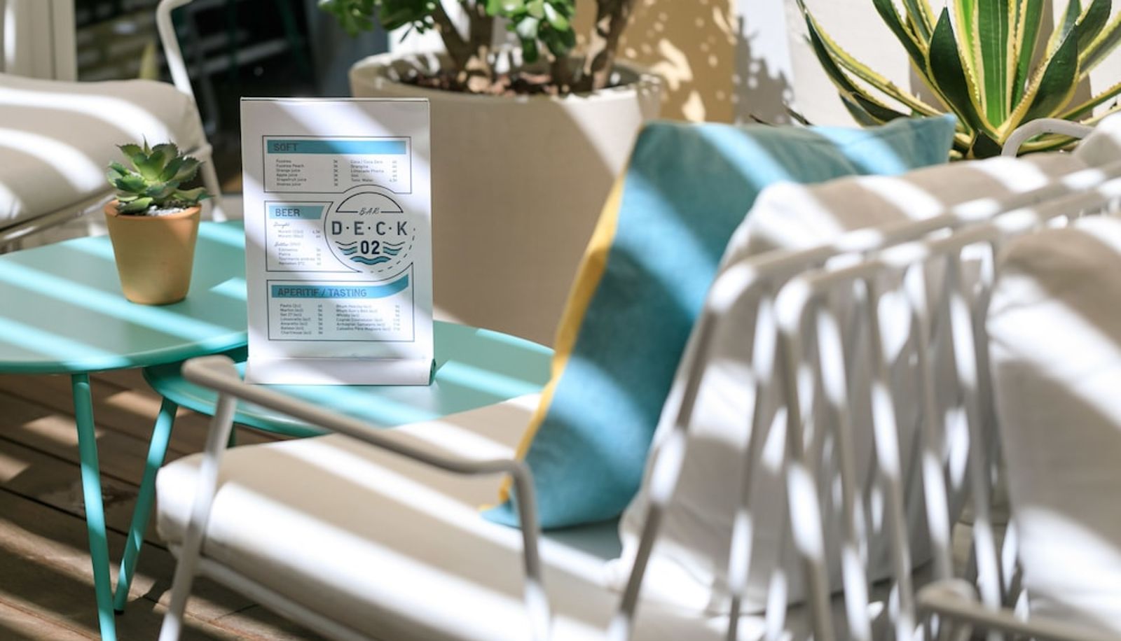 Restaurant - The Deck Hotel by HappyCulture