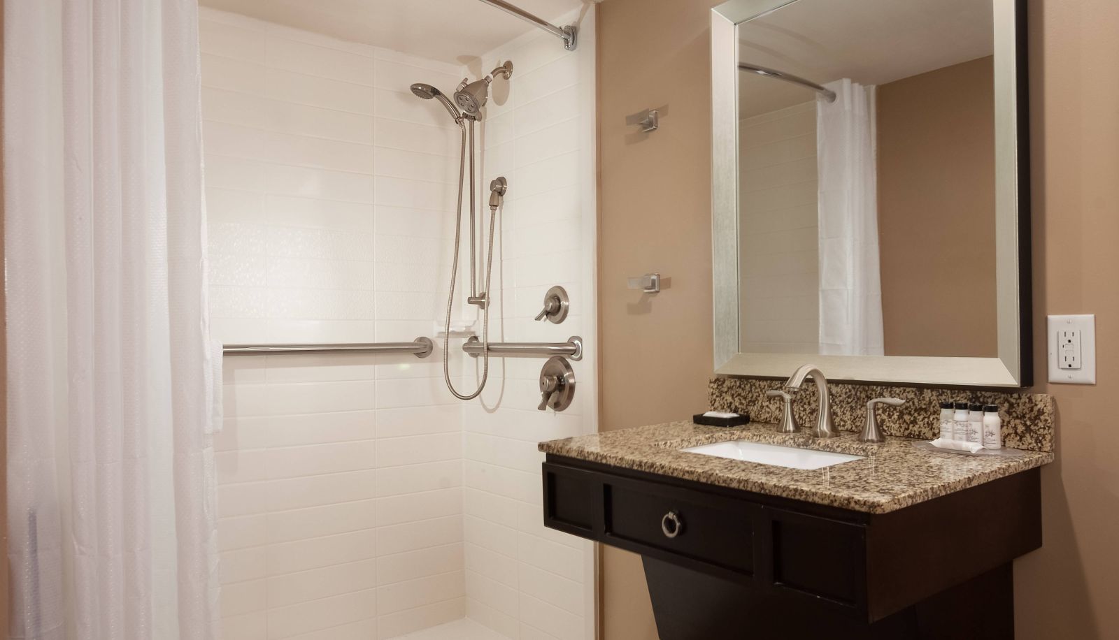 Zimmer - Delta Hotels by Marriott Orlando Lake Buena Vista