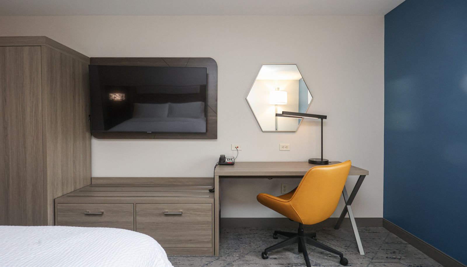 Room - Holiday Inn Express & Suites TULSA SOUTH BIXBY by IHG