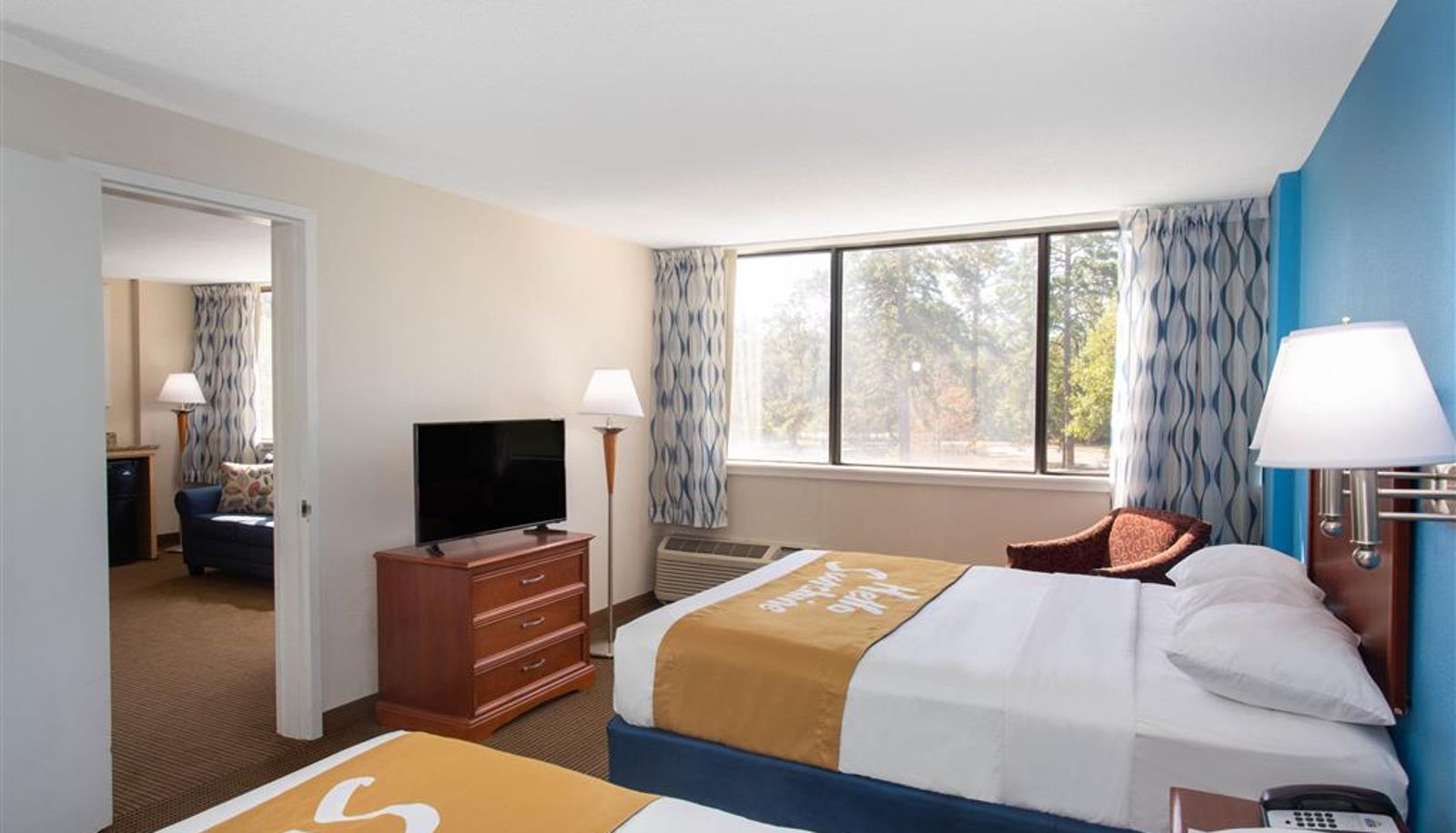 Zimmer - Days Inn & Suites by Wyndham Tallahassee Conf Center I-10