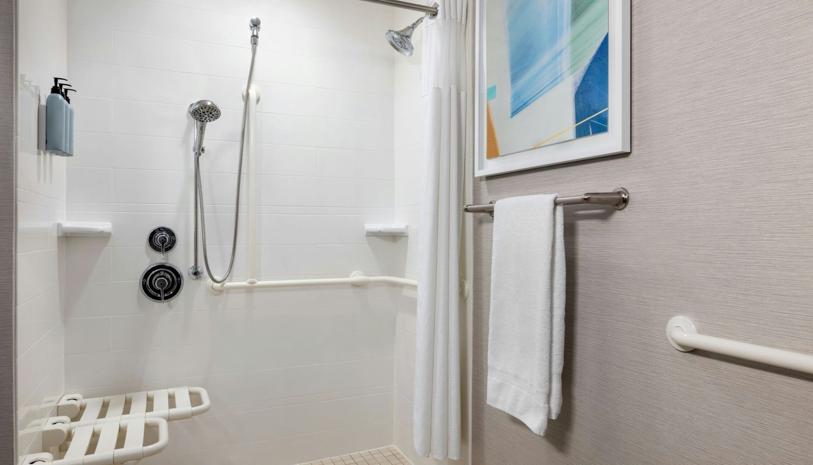Camera - Courtyard by Marriott Burlington Mt Holly Westampton
