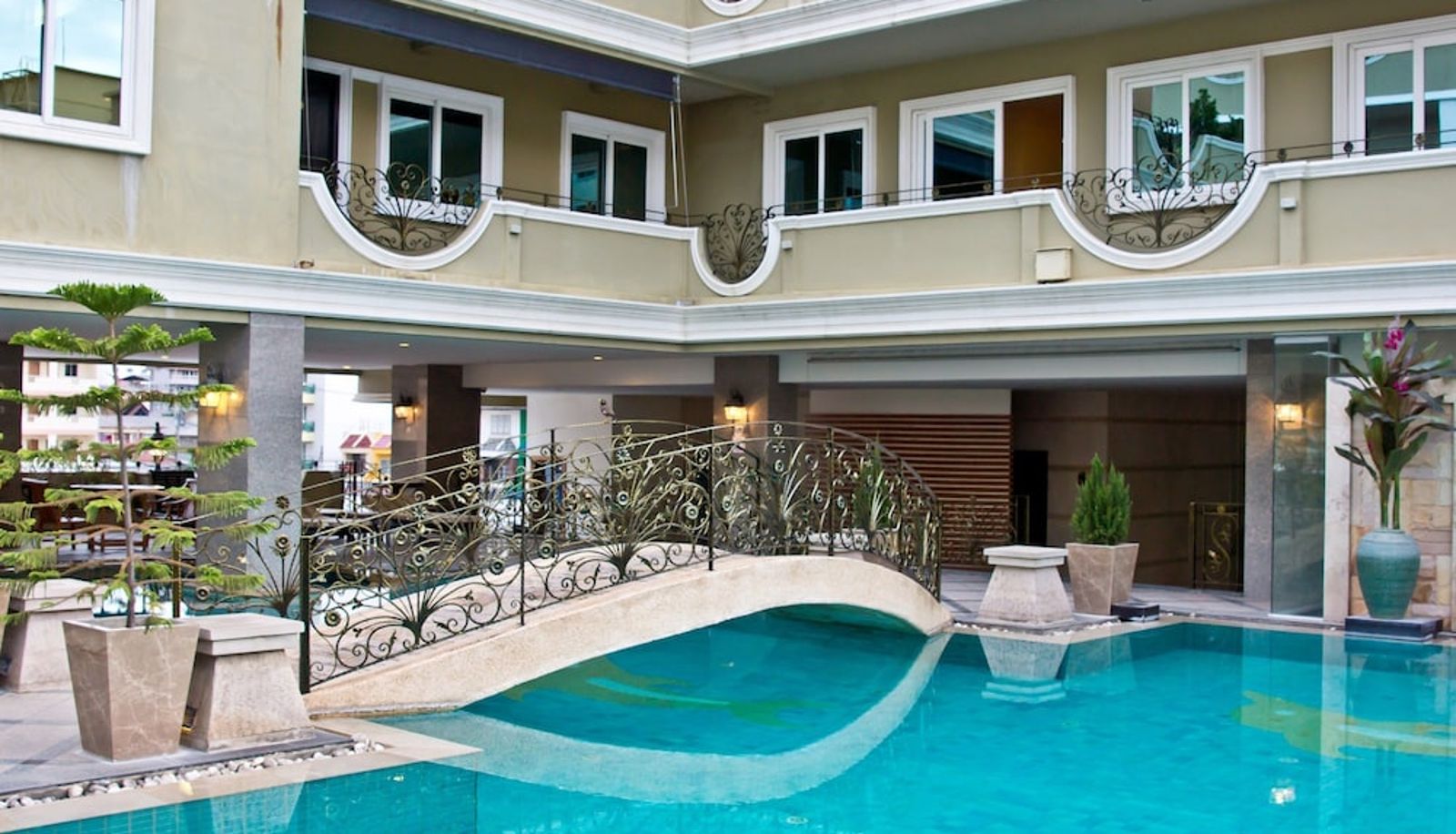 Piscina - LK Royal Suite Pattaya