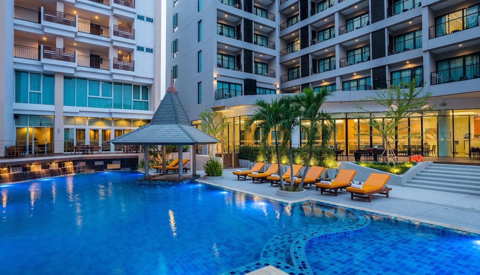 Pool - Hotel J Pattaya