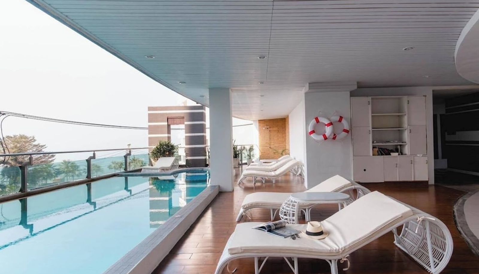 Basen - Royal Beach View Suites
