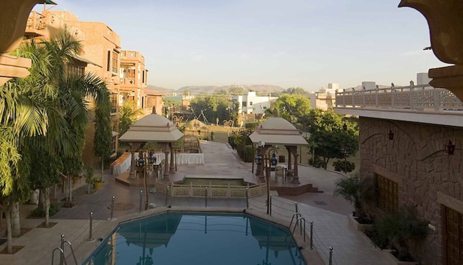 Piscina - Niralidhani Ethnic Resort