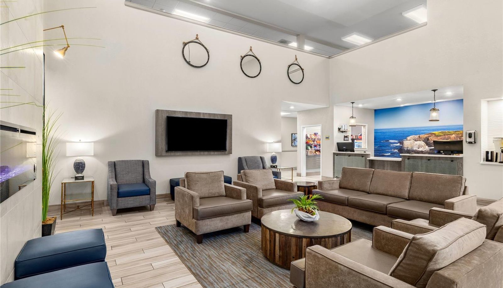 Hall - La Quinta Inn & Suites by Wyndham Newport
