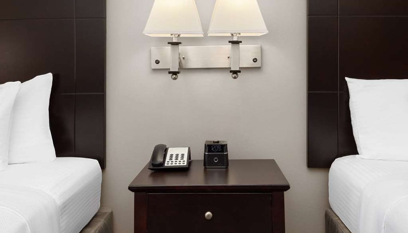 Room - La Quinta Inn & Suites by Wyndham Deer Park
