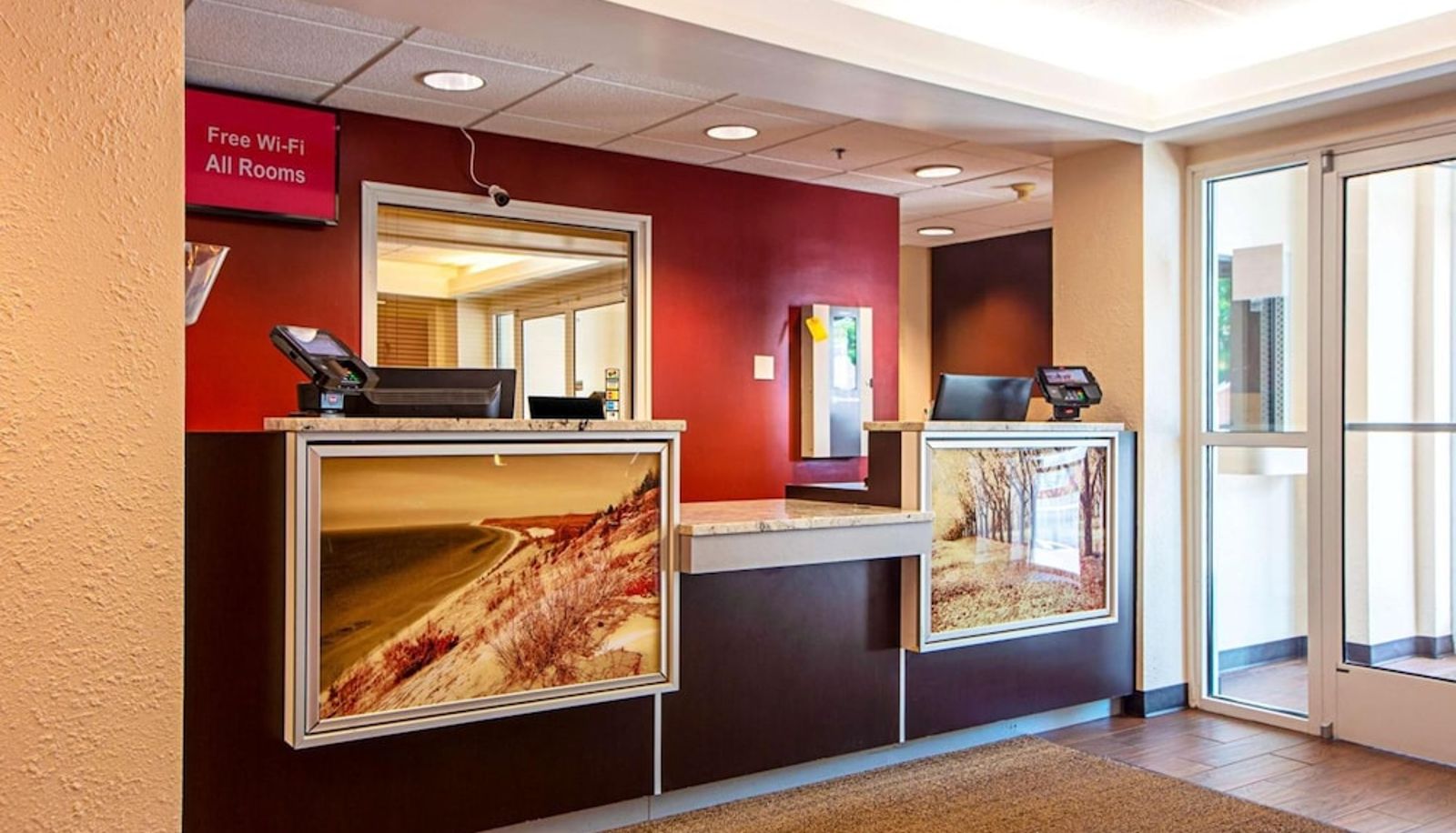 Lobby - Seasons Inn Traverse City