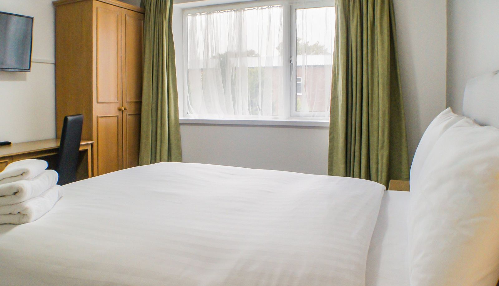 Room - Dayz Away Lodge