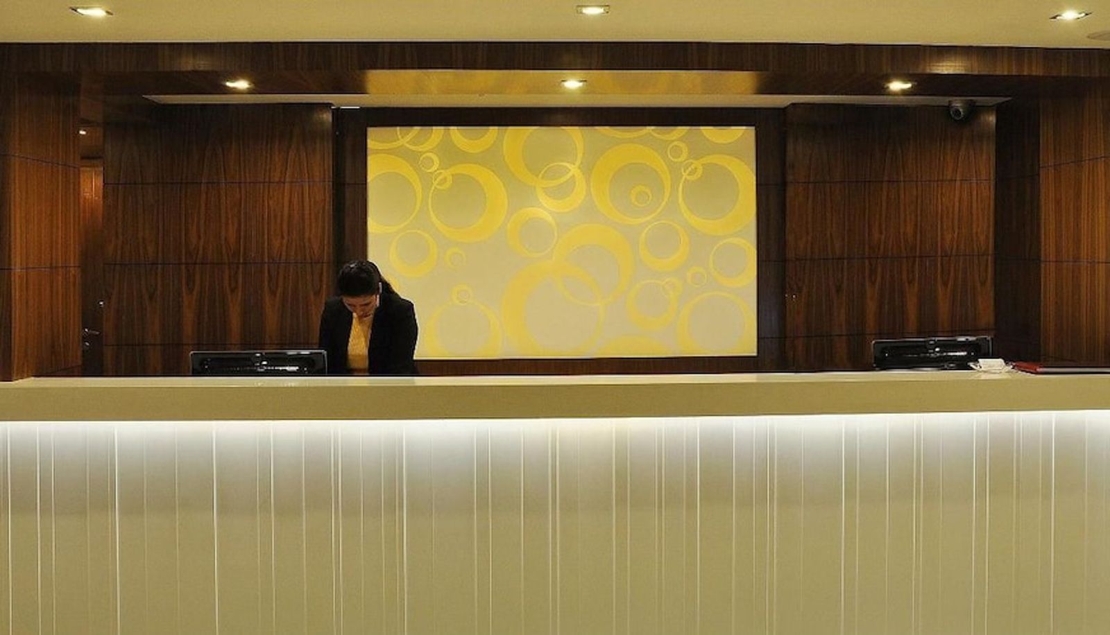 Reception - Almondz Hotel