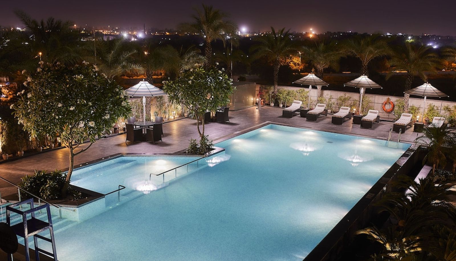 Zwembad - Crowne Plaza NEW DELHI ROHINI by IHG