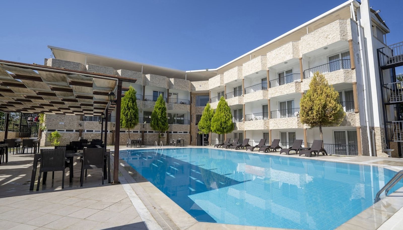 Zwembad - Ayapam Hotel
