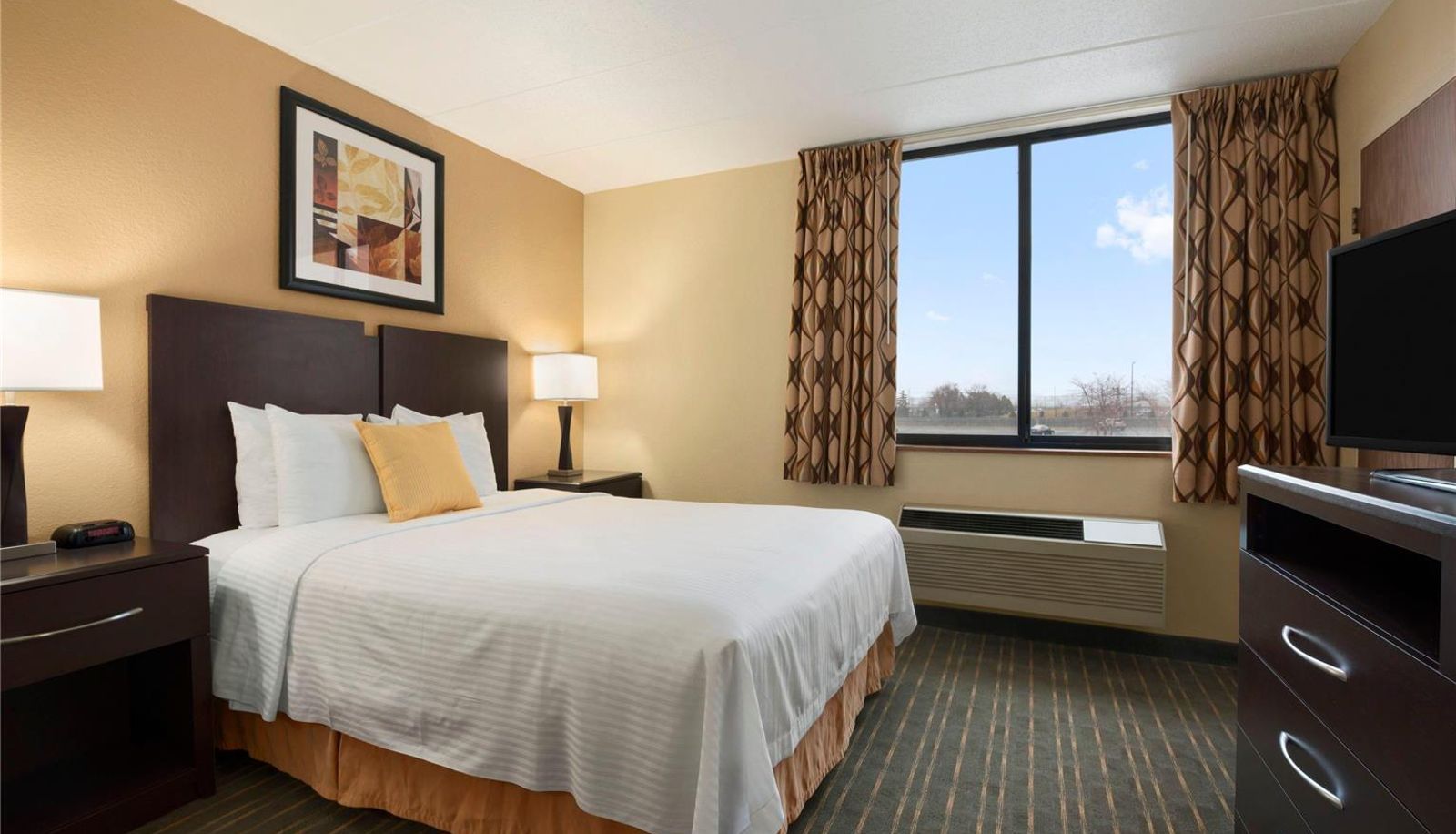 Zimmer - Days Hotel by Wyndham University Ave SE