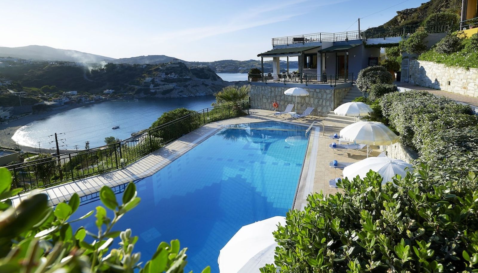 Zwembad - Erivolos Hotel Apartments