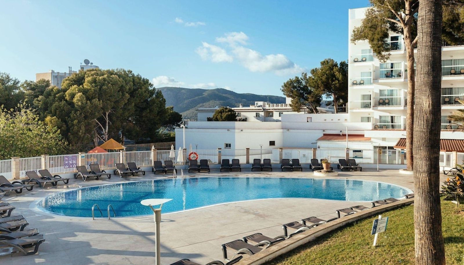 Pool - Hotel ILUNION Palmanova Mallorca