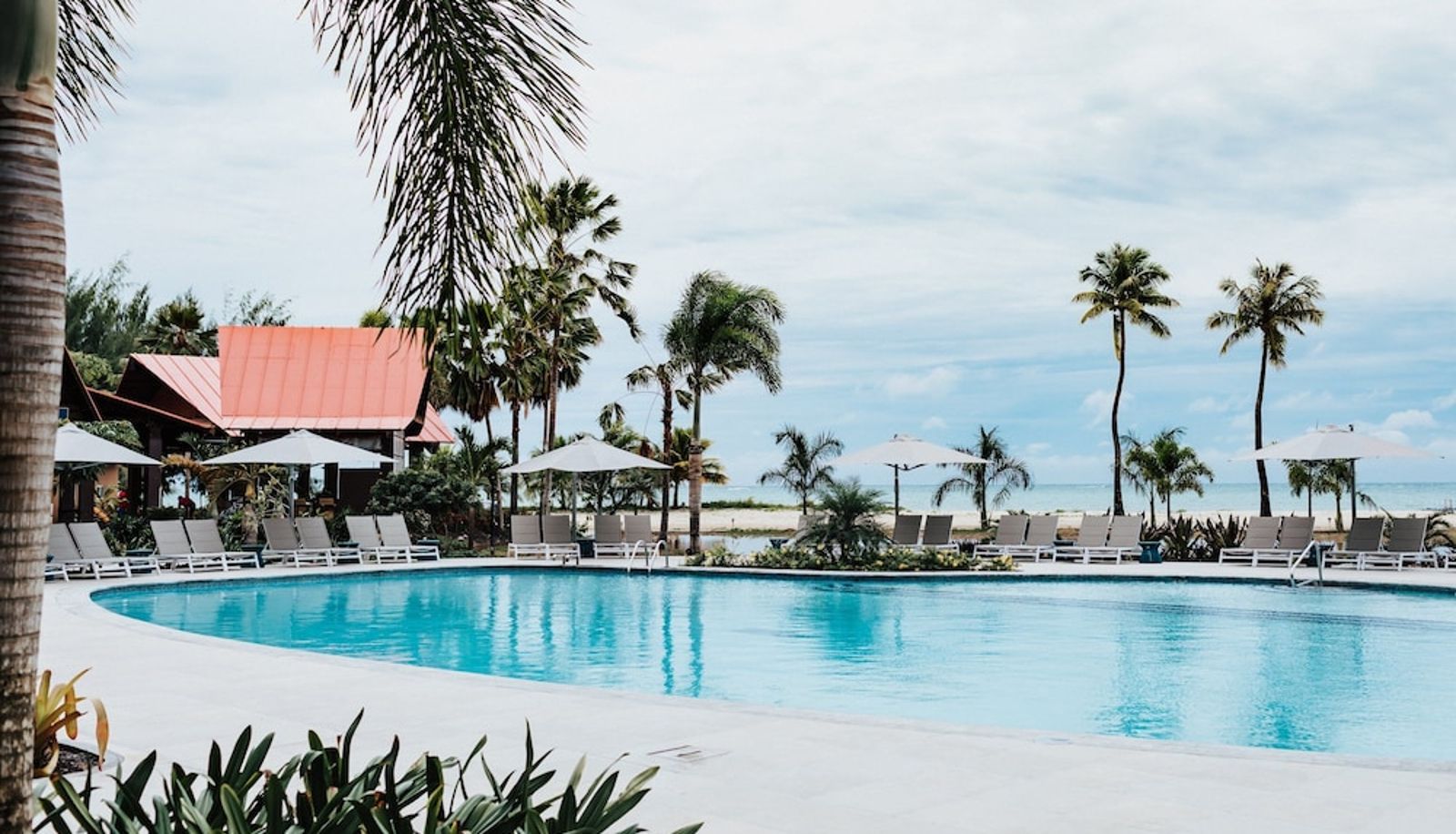 Piscina - Crowne Plaza Resort SAIPAN by IHG
