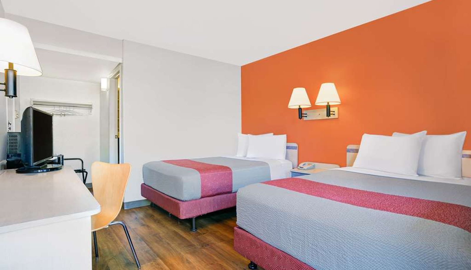 Zimmer - MOTEL 6 PORTLAND EAST - TROUTDALE