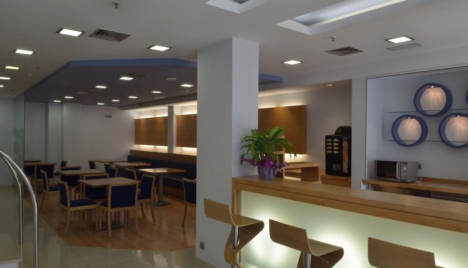 Hal - Hotel del Port